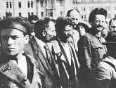 Руководители ВКП(б) среди делегатов V съезда РКСМ. Москва, 11.10.1922